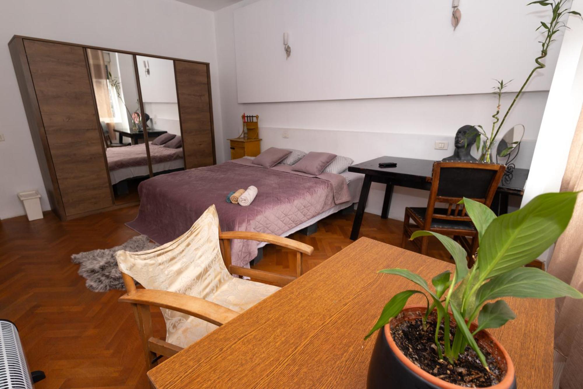 Shared Retro Vintage Luxury Apartment Bucureşti Exterior foto