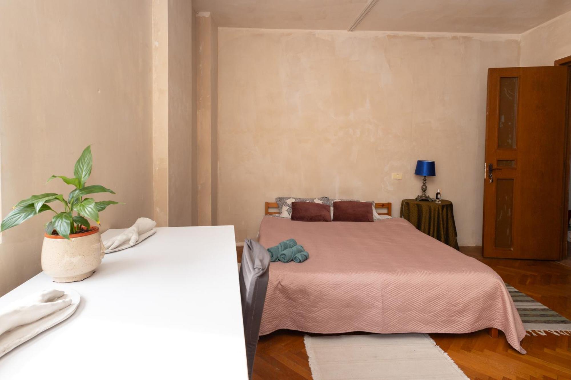 Shared Retro Vintage Luxury Apartment Bucureşti Exterior foto